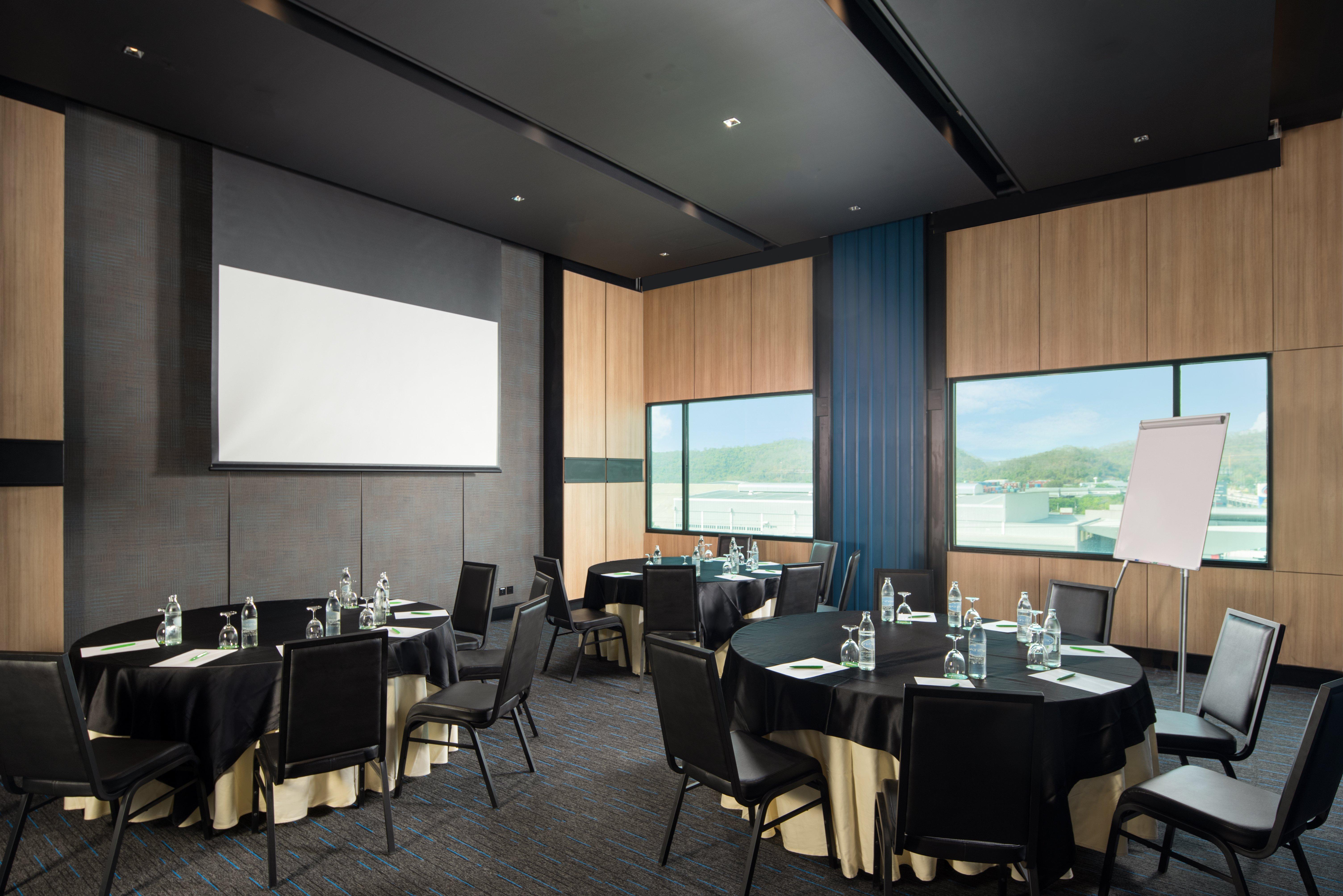 Holiday Inn & Suites Siracha Laemchabang By Ihg Si Racha Exterior foto